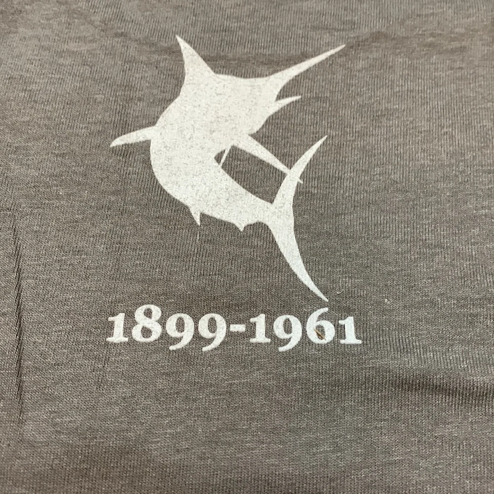 I heart Hemingway grey t shirt size small